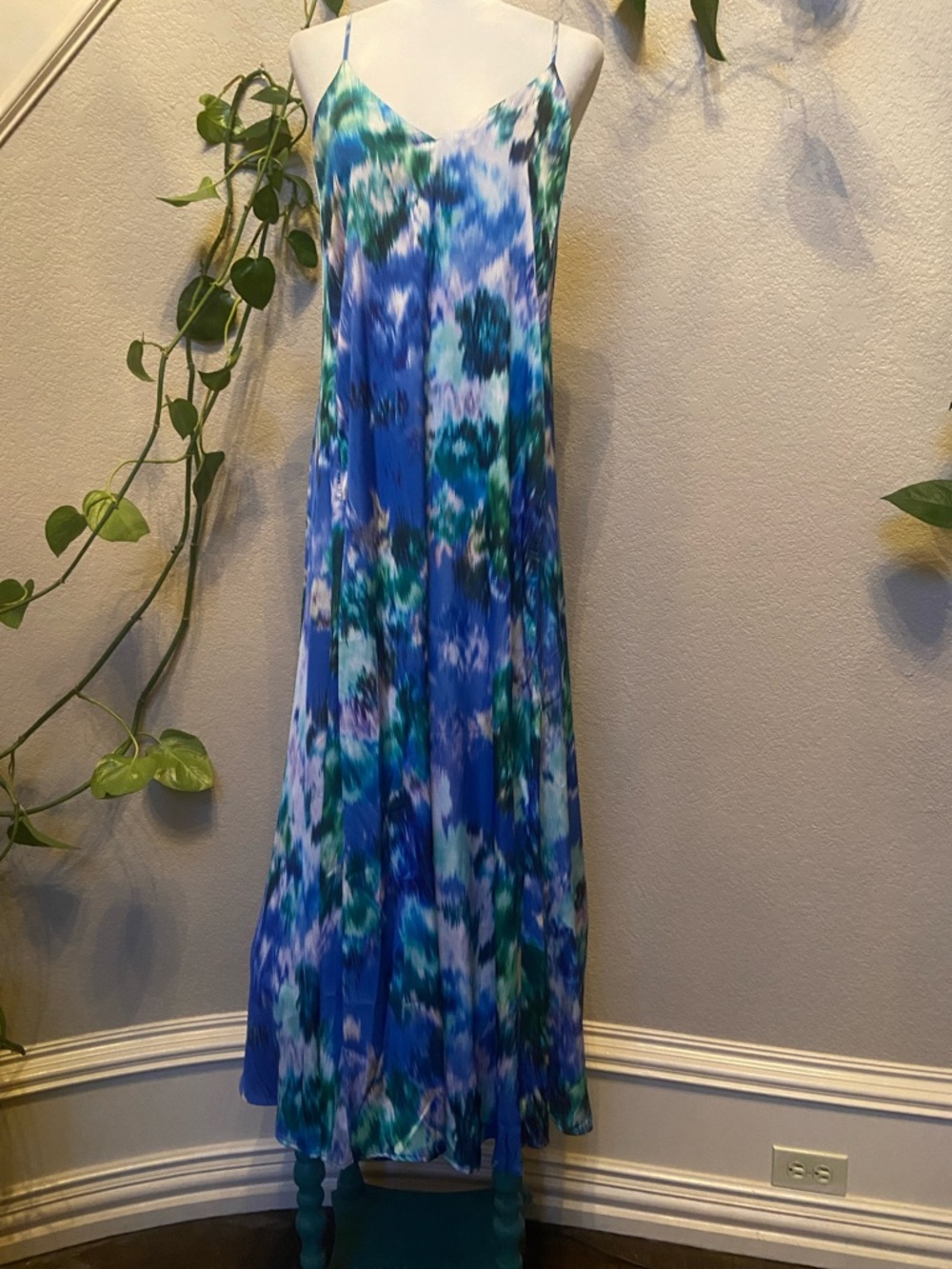 Sale! Nicole Miller Watercolor Floral Print Racerback Maxi Dress, size S. - Picture 3 of 15